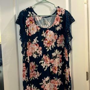 Gently used Torrid flowery T-shirt with lace flutter sleeves